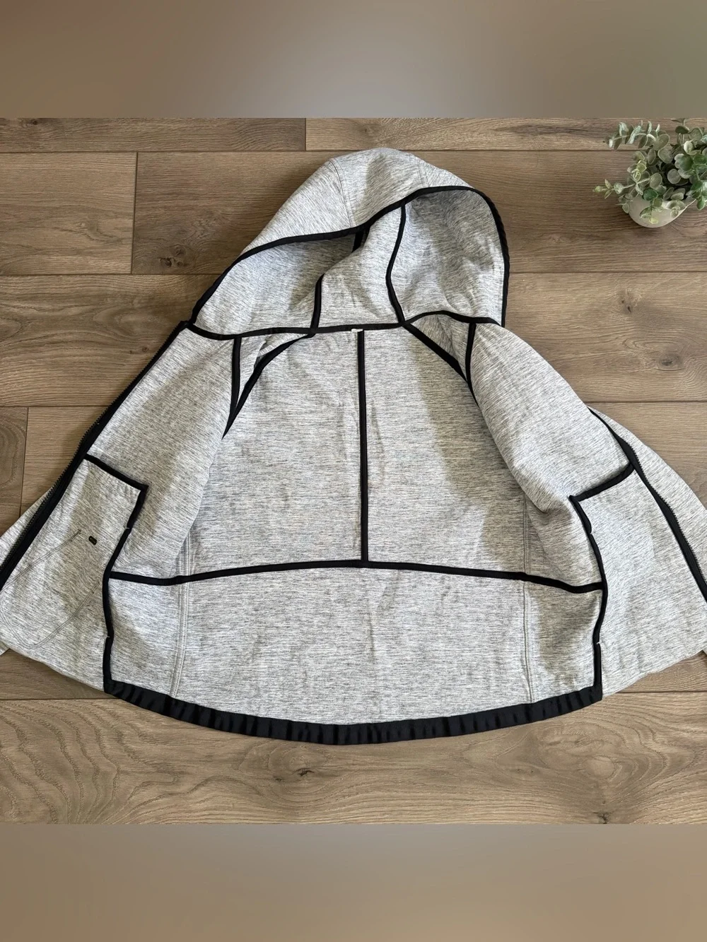 LULULEMON City Bound Women’s Light Gray Hooded Full Zip Jacket Size 6 - Picture 12 of 12